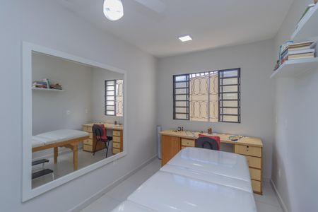 Casa à venda com 277m², 3 quartos e 3 vagas Casa à venda com 277m², 3 quartos e 3 vagasÁrea comum - Salão de beleza