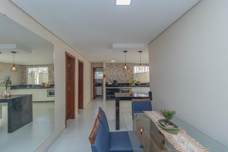 Casa à venda com 277m², 3 quartos e 3 vagas Casa à venda com 277m², 3 quartos e 3 vagasCopa