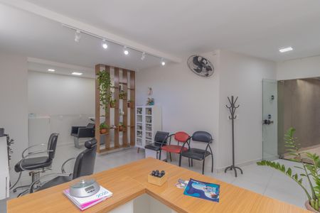 Casa à venda com 277m², 3 quartos e 3 vagas Casa à venda com 277m², 3 quartos e 3 vagasÁrea comum - Salão de beleza