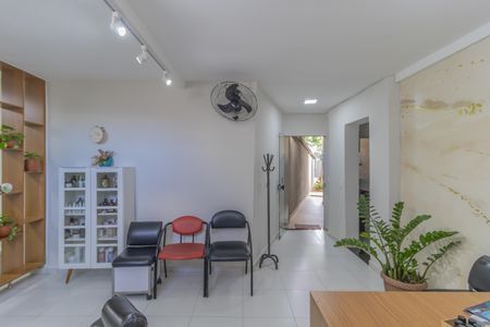 Casa à venda com 277m², 3 quartos e 3 vagas Casa à venda com 277m², 3 quartos e 3 vagasÁrea comum - Salão de beleza