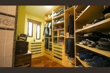 Casa à venda com 300m², 3 quartos e 2 vagasCloset da suíte