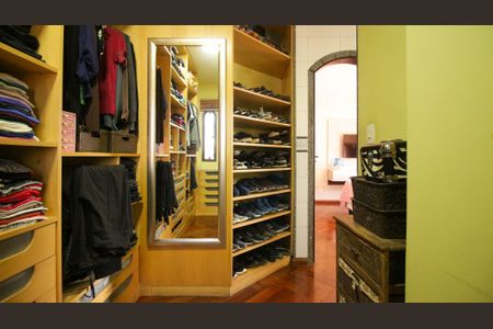 Casa à venda com 300m², 3 quartos e 2 vagasCloset da suíte