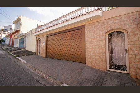 Casa à venda com 300m², 3 quartos e 2 vagasFachada