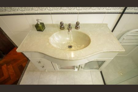 Casa à venda com 300m², 3 quartos e 2 vagasBanheiro da Suíte