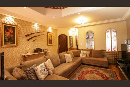 Casa à venda com 300m², 3 quartos e 2 vagasSala