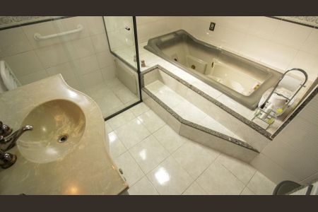 Casa à venda com 300m², 3 quartos e 2 vagasBanheiro da Suíte