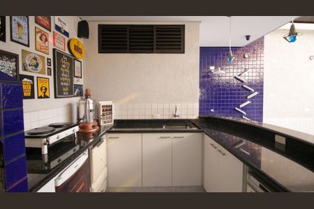 Casa à venda com 300m², 3 quartos e 2 vagasPiscina