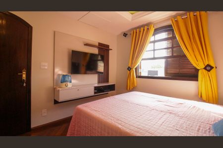 Casa à venda com 300m², 3 quartos e 2 vagasSuíte