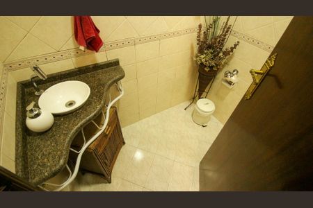 Casa à venda com 300m², 3 quartos e 2 vagasLavabo