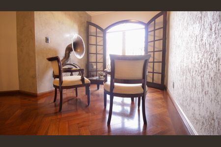 Casa à venda com 300m², 3 quartos e 2 vagasHall dos Quartos