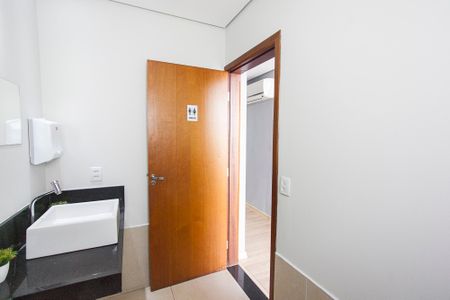 Casa para alugar com 155m², 5 quartos e 1 vaga Casa para alugar com 155m², 5 quartos e 1 vagaBanheiro Social 1