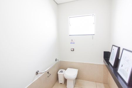 Casa para alugar com 155m², 5 quartos e 1 vaga Casa para alugar com 155m², 5 quartos e 1 vagaBanheiro Social 1