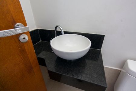 Casa para alugar com 155m², 5 quartos e 1 vaga Casa para alugar com 155m², 5 quartos e 1 vagaBanheiro Social 2