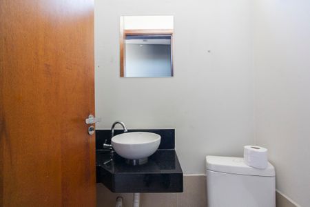 Casa para alugar com 155m², 5 quartos e 1 vaga Casa para alugar com 155m², 5 quartos e 1 vagaBanheiro Social 2