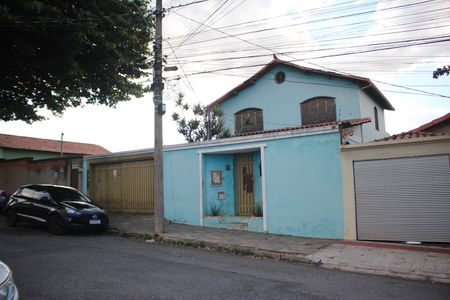 Casa à venda com 439m², 4 quartos e 4 vagasFachada
