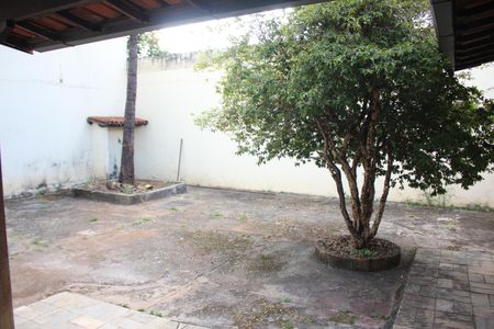 Casa à venda com 439m², 4 quartos e 4 vagasQuintal