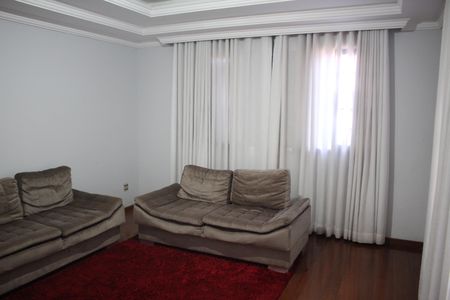 Casa à venda com 439m², 4 quartos e 4 vagasSala