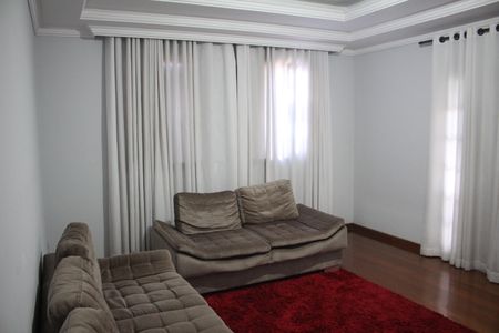 Casa à venda com 439m², 4 quartos e 4 vagasSala