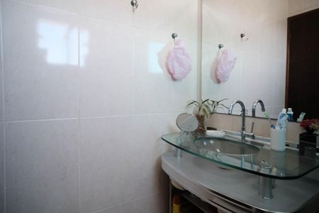 Casa à venda com 125m², 2 quartos e 2 vagasBanheiro Quarto 2