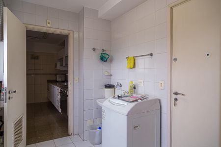 Apartamento à venda com 146m², 3 quartos e 3 vagas Apartamento à venda com 146m², 3 quartos e 3 vagasÁrea de Serviço