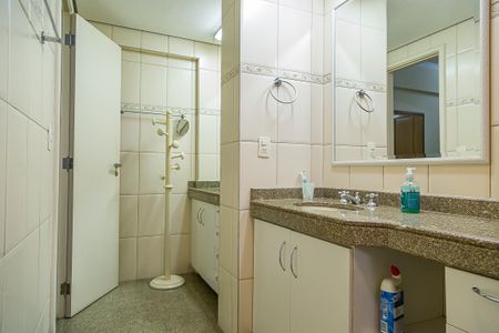 Apartamento à venda com 146m², 3 quartos e 3 vagas Apartamento à venda com 146m², 3 quartos e 3 vagasBanheiro Suíte 3