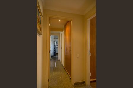 Apartamento à venda com 146m², 3 quartos e 3 vagas Apartamento à venda com 146m², 3 quartos e 3 vagasCorredor