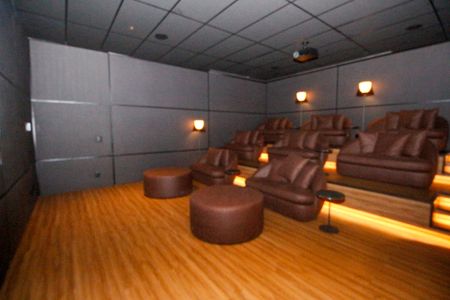 Apartamento para alugar com 265m², 3 quartos e 4 vagas Apartamento para alugar com 265m², 3 quartos e 4 vagasÁrea comum - Cinema