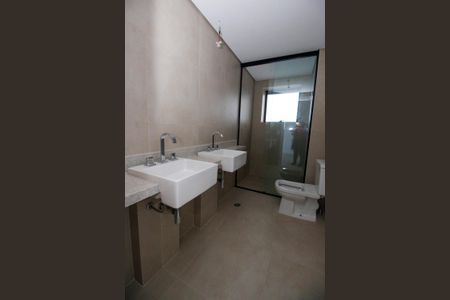 Apartamento para alugar com 265m², 3 quartos e 4 vagasBanheiro da Suíte 1