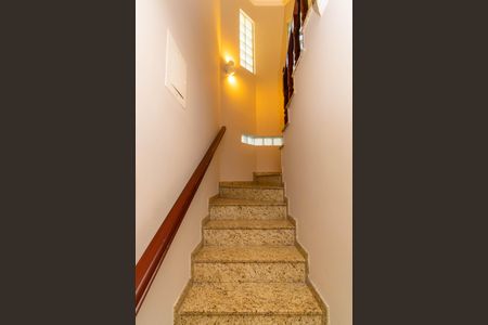 Casa à venda com 154m², 3 quartos e 2 vagasEscada