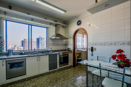 Apartamento à venda com 130m², 3 quartos e 2 vagasCozinha