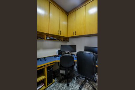 Apartamento à venda com 130m², 3 quartos e 2 vagasEscritório