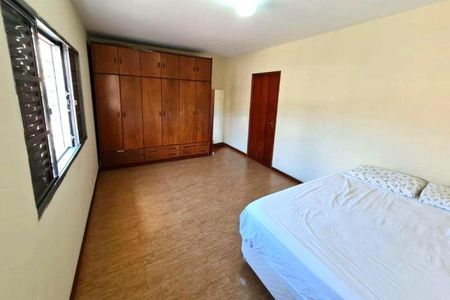 Casa à venda com 212m², 3 quartos e 2 vagas