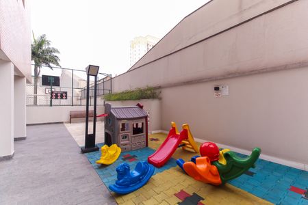 Apartamento para alugar com 54m², 2 quartos e 1 vaga Apartamento para alugar com 54m², 2 quartos e 1 vagaÁrea comum - Playground