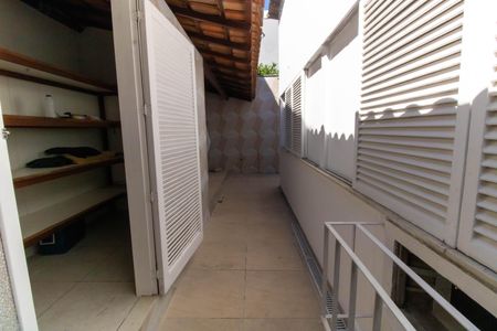 Casa à venda com 180m², 3 quartos e 1 vagaÁrea de Serviço