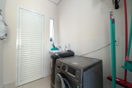 Casa de condomínio à venda com 260m², 4 quartos e 4 vagasÁrea de Serviço