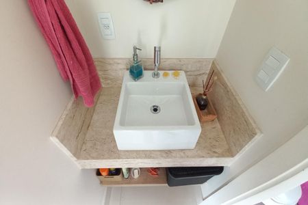 Casa de condomínio à venda com 260m², 4 quartos e 4 vagasBanheiro de serviço