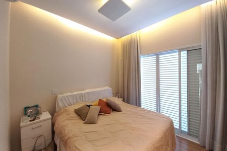 Casa de condomínio à venda com 260m², 4 quartos e 4 vagasSuíte 4
