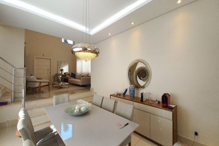 Casa de condomínio à venda com 260m², 4 quartos e 4 vagasSala de Jantar