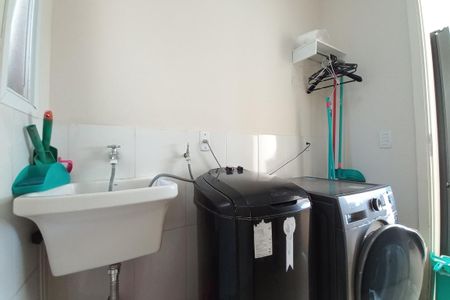 Casa de condomínio à venda com 260m², 4 quartos e 4 vagasÁrea de Serviço