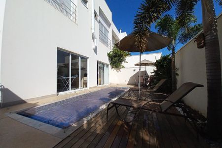 Casa de condomínio à venda com 260m², 4 quartos e 4 vagasÁrea comum - Piscina