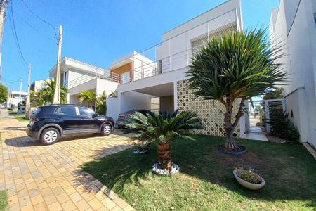Casa de condomínio à venda com 260m², 4 quartos e 4 vagasFachada do Prédio