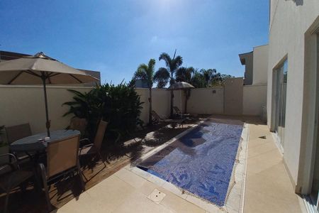 Casa de condomínio à venda com 260m², 4 quartos e 4 vagasÁrea comum - Piscina