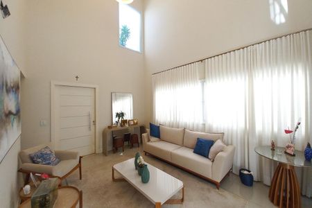 Casa de condomínio à venda com 260m², 4 quartos e 4 vagasSala