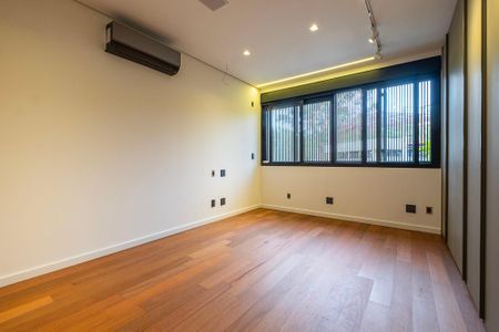 Casa à venda com 450m², 5 quartos e 4 vagasSuíte 4