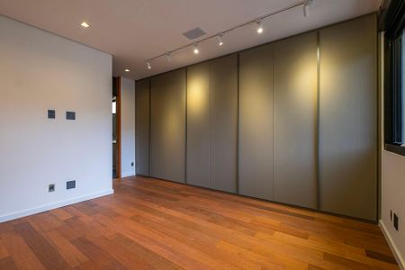 Casa à venda com 450m², 5 quartos e 4 vagasSuíte 5