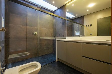 Casa à venda com 450m², 5 quartos e 4 vagasSuíte 4 - Banheiro