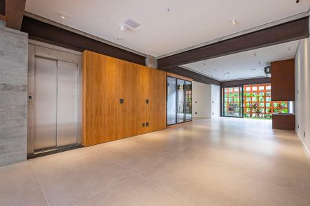 Casa à venda com 450m², 5 quartos e 4 vagasSala/Cozinha