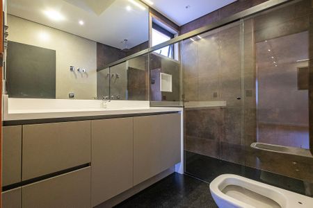 Casa à venda com 450m², 5 quartos e 4 vagasSuíte 2 - Banheiro