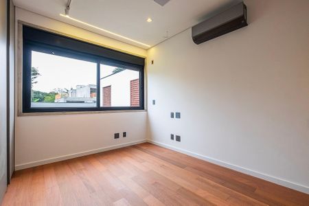 Casa à venda com 450m², 5 quartos e 4 vagasSuíte 3