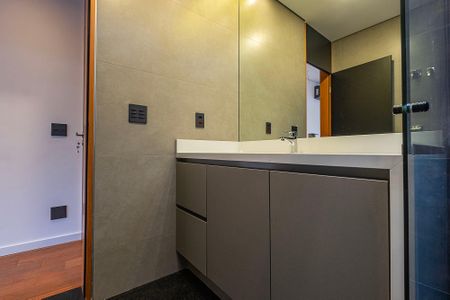 Casa à venda com 450m², 5 quartos e 4 vagasSuíte 3 - Banheiro